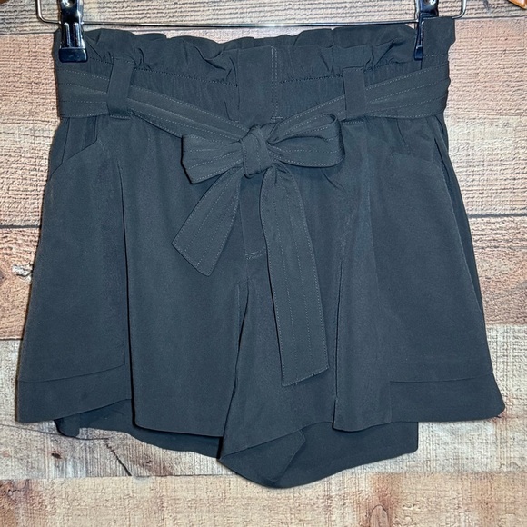 Athleta Paperbag Skyline Skort Skirt size 4 Olive Green Tie Waist Tennis Golf - Picture 2 of 9